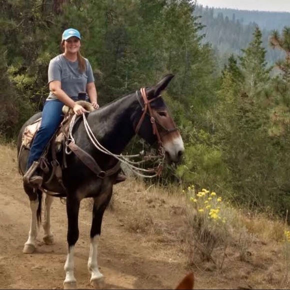 Meet your Posher, Larissa - Picture 3 of 5